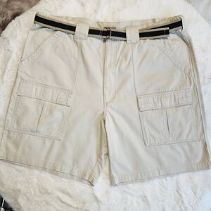 NWOT St. John's Bay Mens Belted Khaki Shorts Size 38 Beige Cotton Pocket Tag